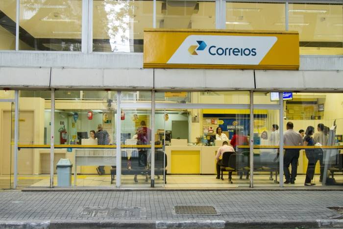 Fachada de agência dos correios em SP