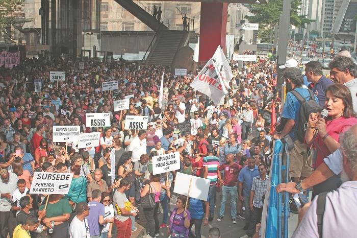 Professores da rede estadual de S√£o Paulo realizam assembleia em SP