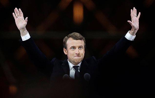 França elege Emmanuel Macron, jovem, centrista e sem partido