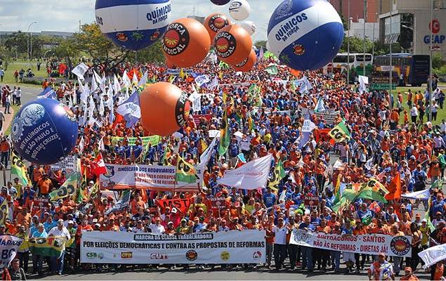 Ato de centrais sindicais contra Temer em Brasília