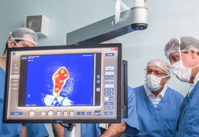 Entrega de sistema de imagem que guia cirurgias no Instituto do Câncer