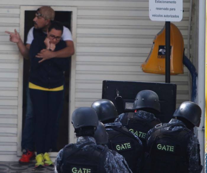 Assalto com reféns em agência dos Correios em SP