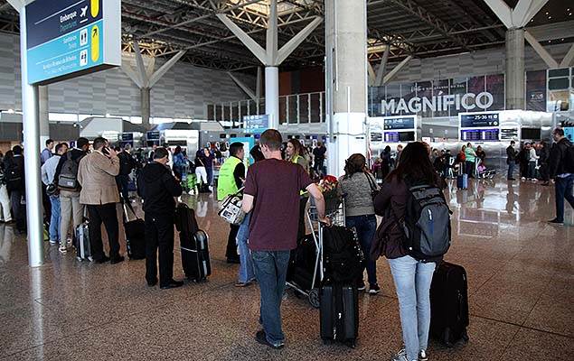 Aeroporto de Viracopos fecha por três horas e 18 voos são alterados