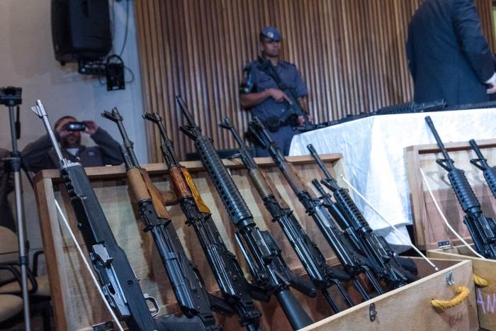 Entrega de armas apreendidas para as polícias Civil e Militar
