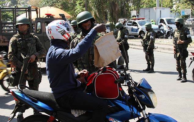 Movimentação do Exército na Rocinha, no Rio.