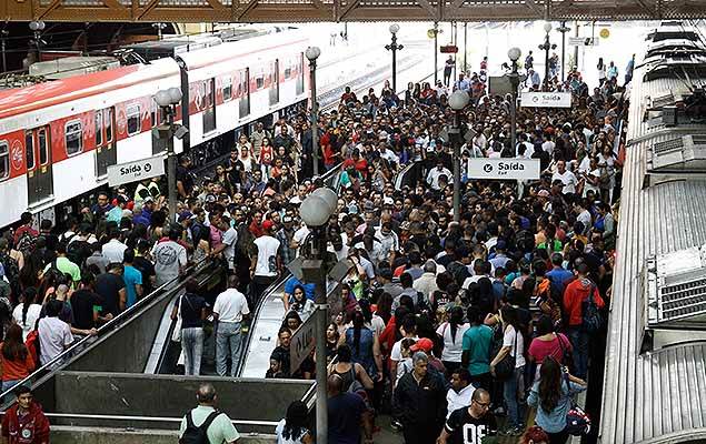 Descarrilamento de trem na Estação da Luz em SP