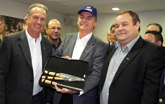 Bolsonaro durante visita a cidade de Uberaba