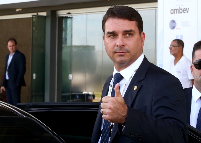 MP diz que Flávio Bolsonaro ‘direciona  esforços para interromper investigações’