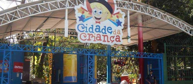 Mulher cai de brinquedo em parque de diversões de São Bernardo