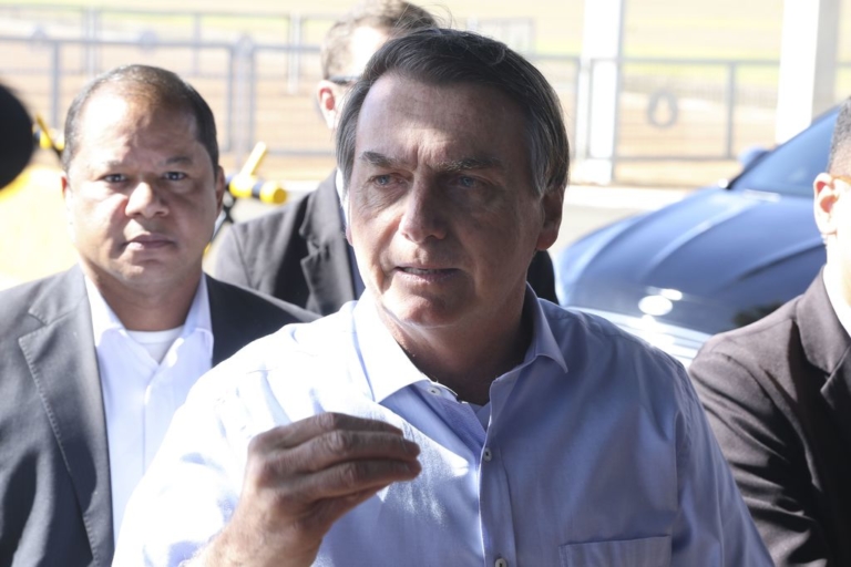Bolsonaro diz que privatização dos Correios está no radar