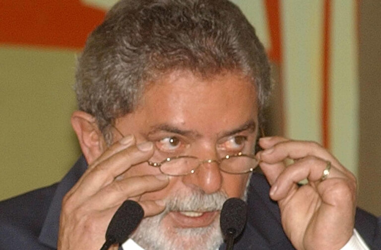 Lula já pode pedir semiaberto no caso triplex, mas petista não quer benefício