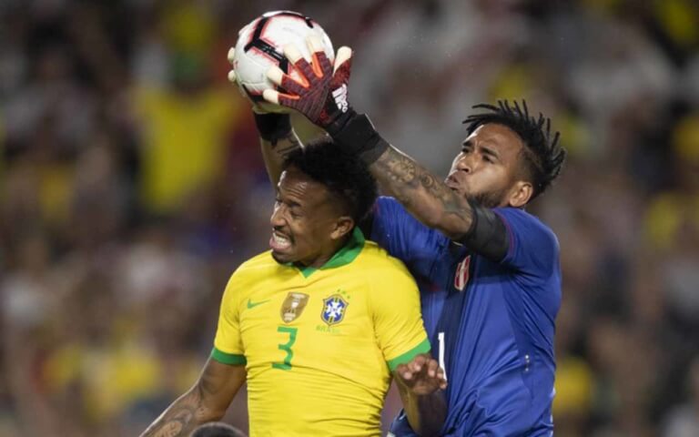Com Neymar, Brasil joga mal, perde chances e é derrotado pelo Peru