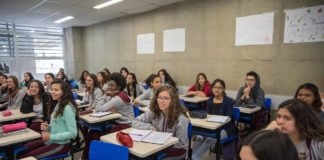 Etec sala de aula estudantes