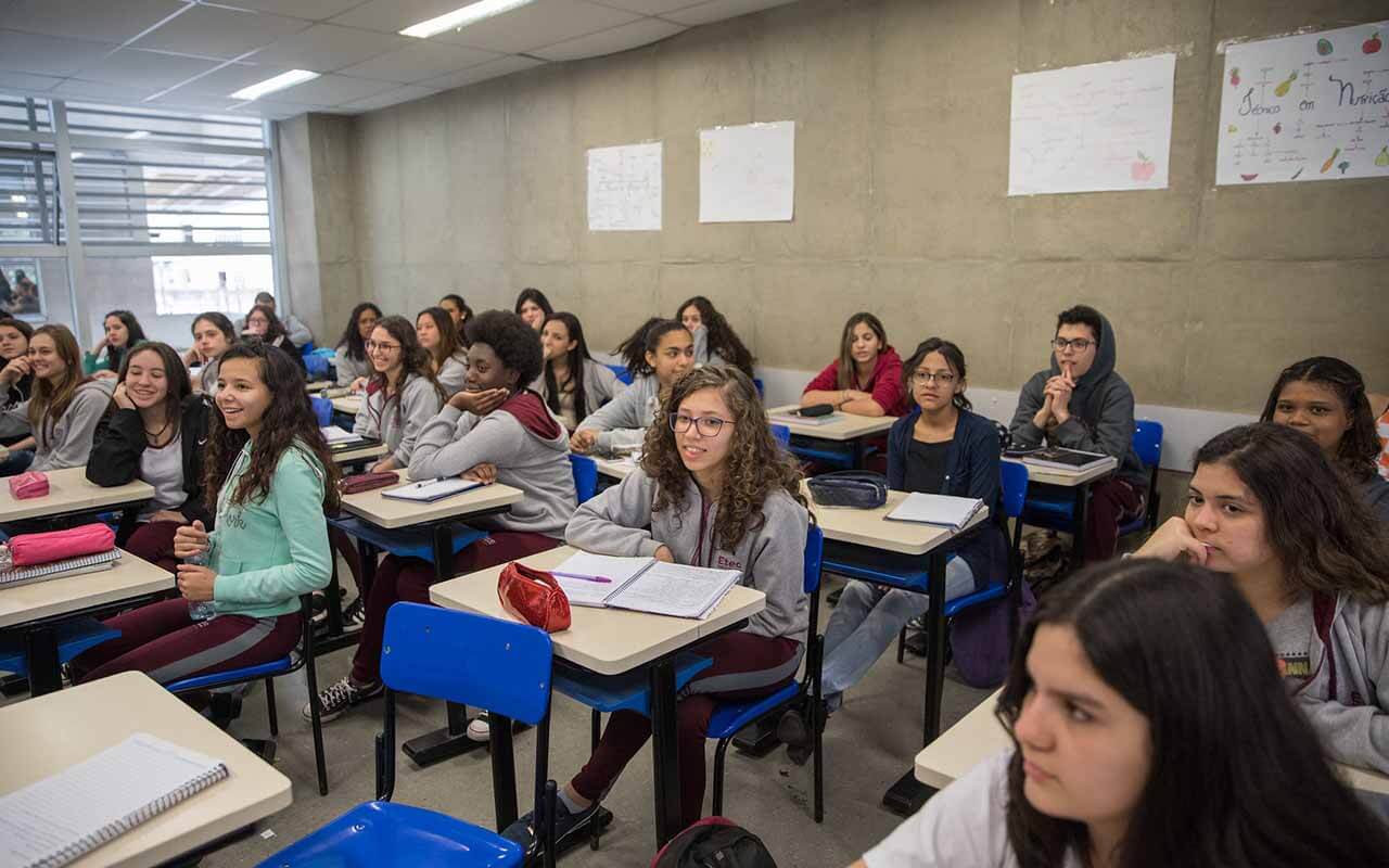 Etec sala de aula estudantes