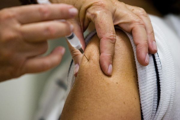 Vacinas que sobram geram corrida a postos de saúde de SP
