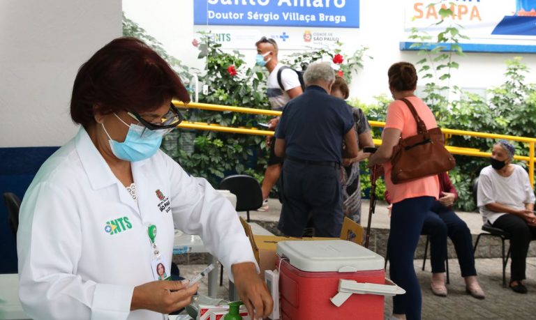 Câmara de SP aprova mais 3 meses de auxílio e compra de vacina pela Prefeitura
