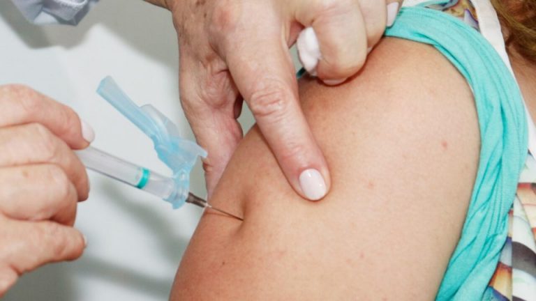 Anvisa alerta sobre casos raros de Guillain-Barré após vacinação