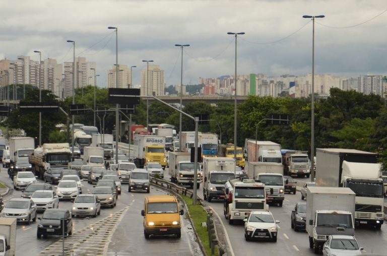 Transporte por app assume protagonismo dos carros eletrificados no Brasil
