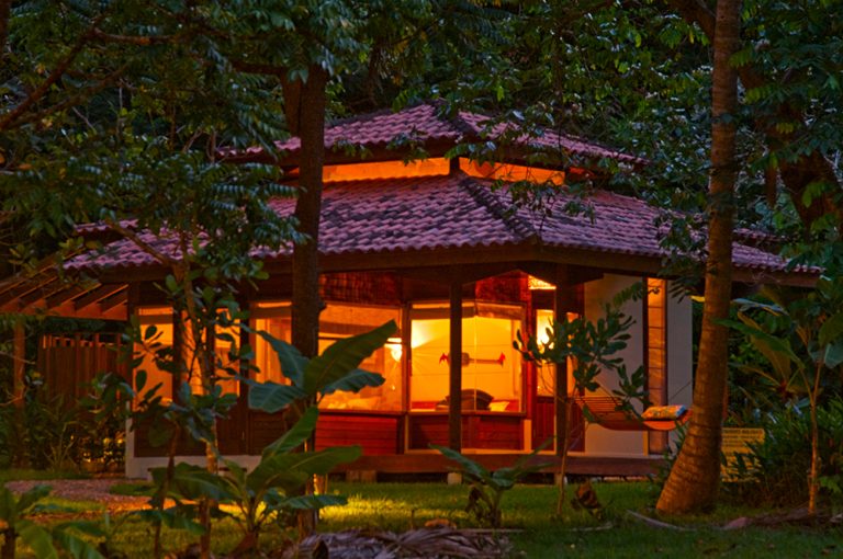 Lodge no MT tem bangalôs em meio à floresta amazônica em área seis vezes maior que Fernando de Noronha